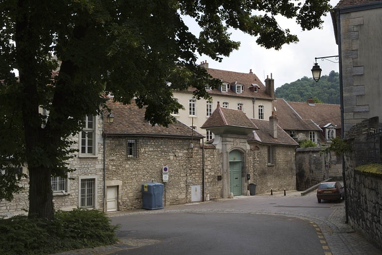 Vue d'ensemble du portail d'entrée depuis l'extérieur. © Yves Sancey / Région Bourgogne-Franche-Comté, Inventaire du patrimoine - 2007