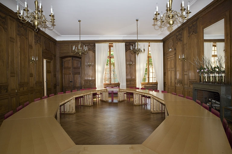 Intérieur : vue d'ensemble de la grande salle depuis le fond, de face. © Yves Sancey / Région Bourgogne-Franche-Comté, Inventaire du patrimoine - 2007