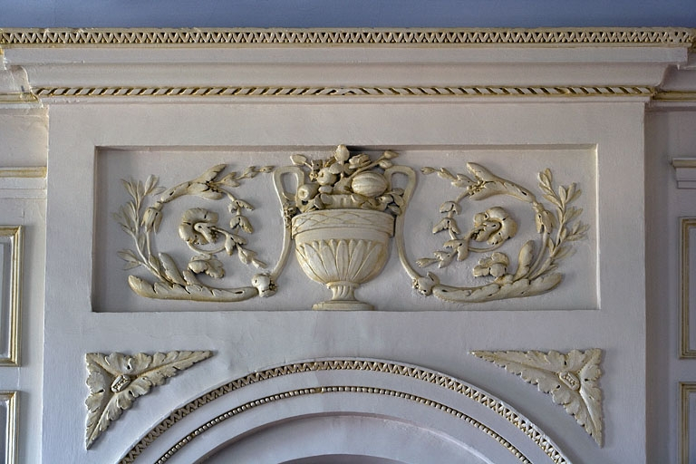 Intérieur : chambre, détail du décor au-dessus de la niche du poêle. © Yves Sancey / Région Bourgogne-Franche-Comté, Inventaire du patrimoine - 2007