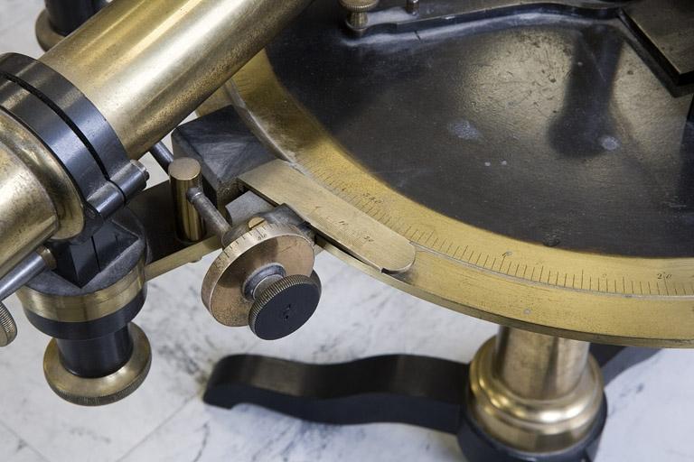 Détail des graduations et du vernier. © Yves Sancey / Région Bourgogne-Franche-Comté, Inventaire du patrimoine - 2007