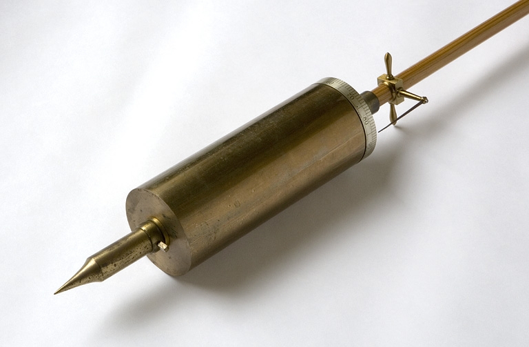 Balancier d'une horloge, avec système de réglage. © Yves Sancey / Région Bourgogne-Franche-Comté, Inventaire du patrimoine - 2007