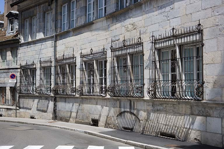 Détail du rez-de-chaussée sur la rue des Martelots. © Yves Sancey / Région Bourgogne-Franche-Comté, Inventaire du patrimoine - 2007