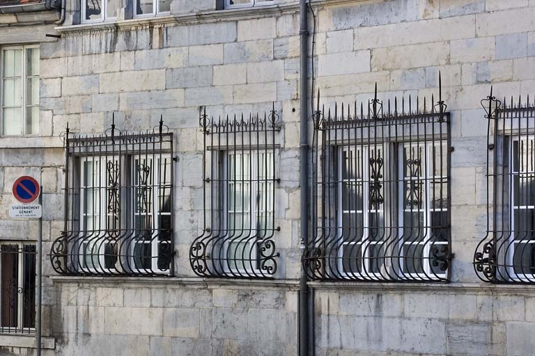 Détail des grilles de fenêtres au rez-de-chaussée. © Yves Sancey / Région Bourgogne-Franche-Comté, Inventaire du patrimoine - 2007