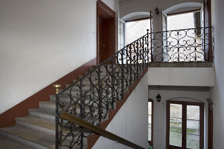 Détail de l'escalier d'honneur depuis le premier palier. © Yves Sancey / Région Bourgogne-Franche-Comté, Inventaire du patrimoine - 2007