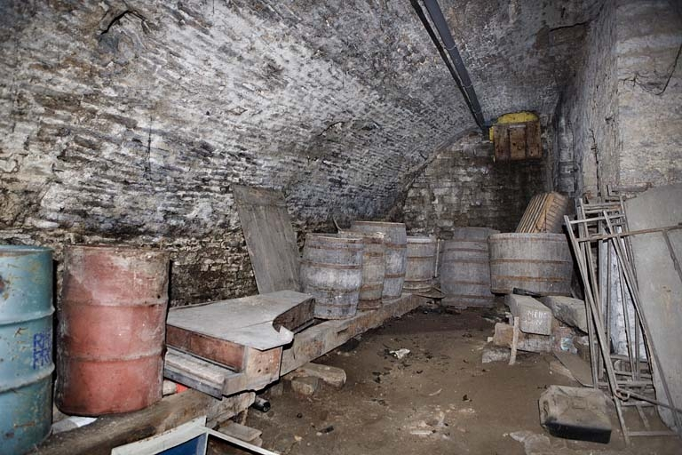 Intérieur, sous-sol : vue de la cave gauche, partie gauche. © Yves Sancey / Région Bourgogne-Franche-Comté, Inventaire du patrimoine - 2007