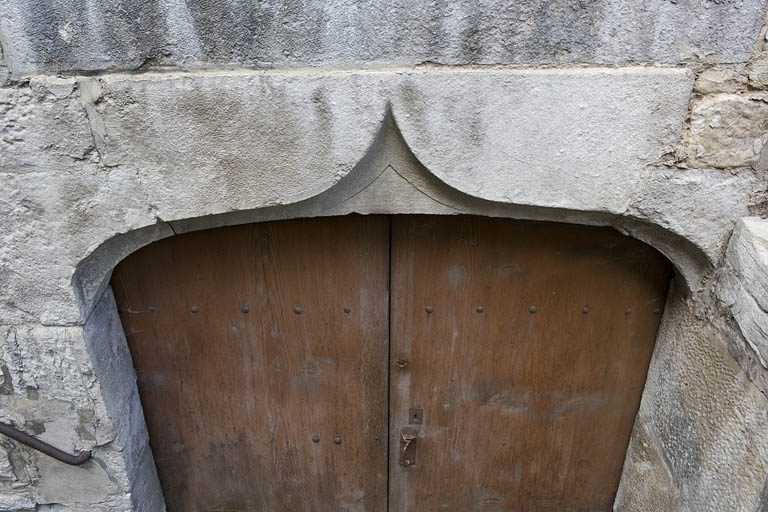 Détail de l'entrée du sous-sol sur cour. © Yves Sancey / Région Bourgogne-Franche-Comté, Inventaire du patrimoine - 2007