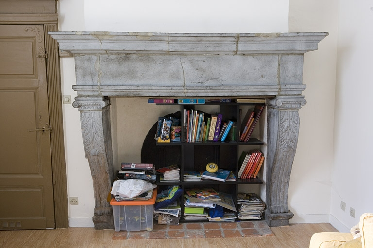 Intérieur, rez-de-chaussée : vue d'ensemble de la cheminée de la cuisine. © Yves Sancey / Région Bourgogne-Franche-Comté, Inventaire du patrimoine - 2007