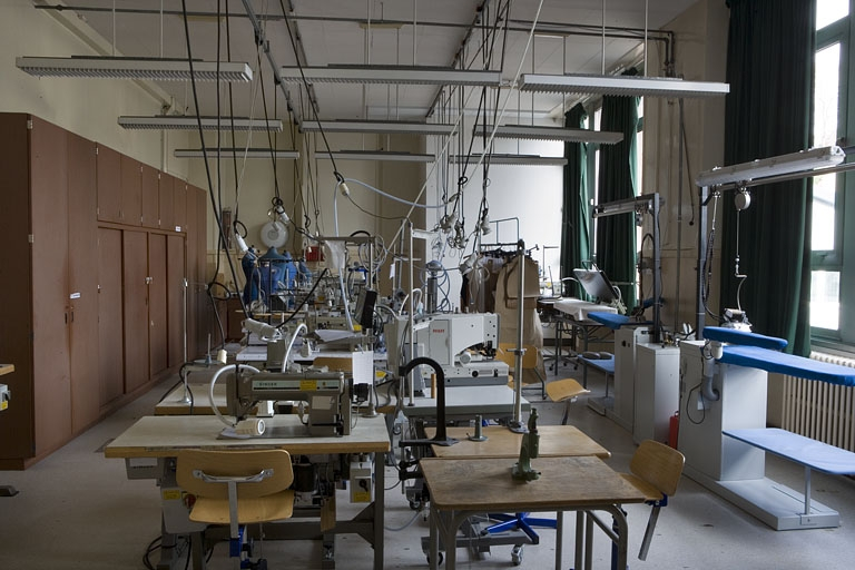 Bâtiment B. Vue intérieure partie arrière de l'atelier couture. © Yves Sancey / Région Bourgogne-Franche-Comté, Inventaire du patrimoine - 2007