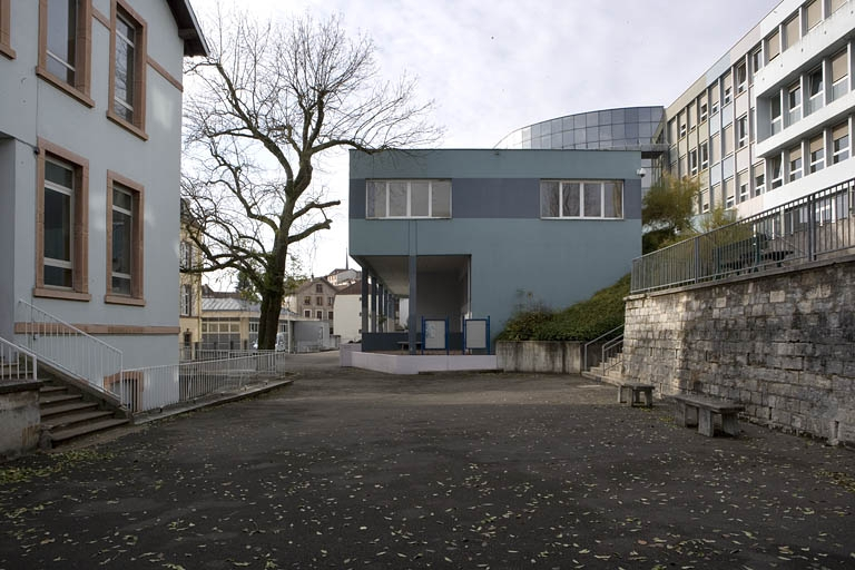 Vue face latérale gauche bâtiment D (partie avant). © Yves Sancey / Région Bourgogne-Franche-Comté, Inventaire du patrimoine - 2007