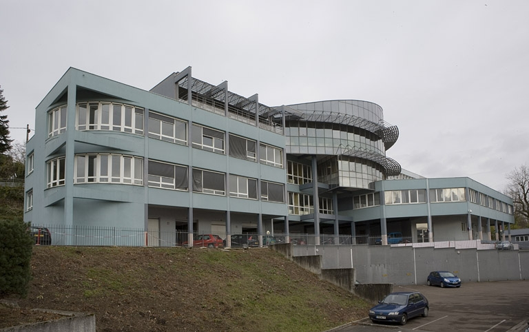 Vue d'ensemble bâtiment D depuis parking. © Yves Sancey / Région Bourgogne-Franche-Comté, Inventaire du patrimoine - 2007