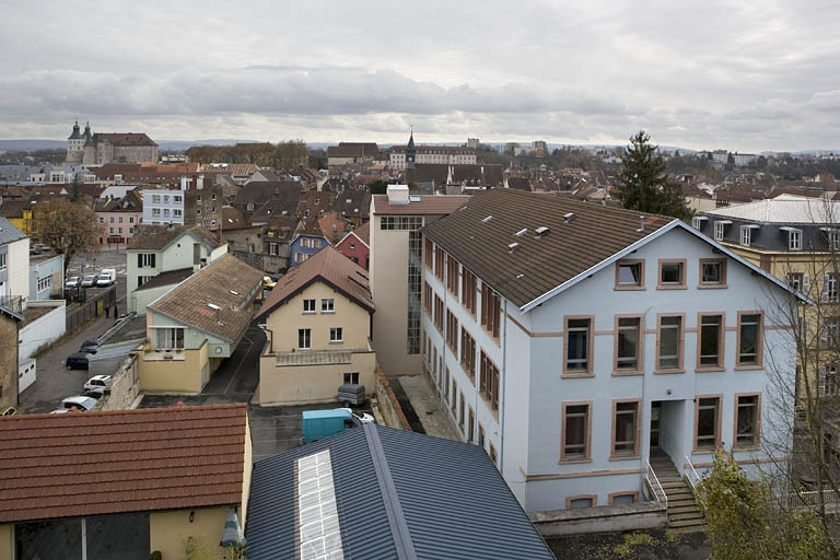 Vue d'ensemble bâtiment B de trois quarts gauche depuis bâtiment C. © Yves Sancey / Région Bourgogne-Franche-Comté, Inventaire du patrimoine - 2007