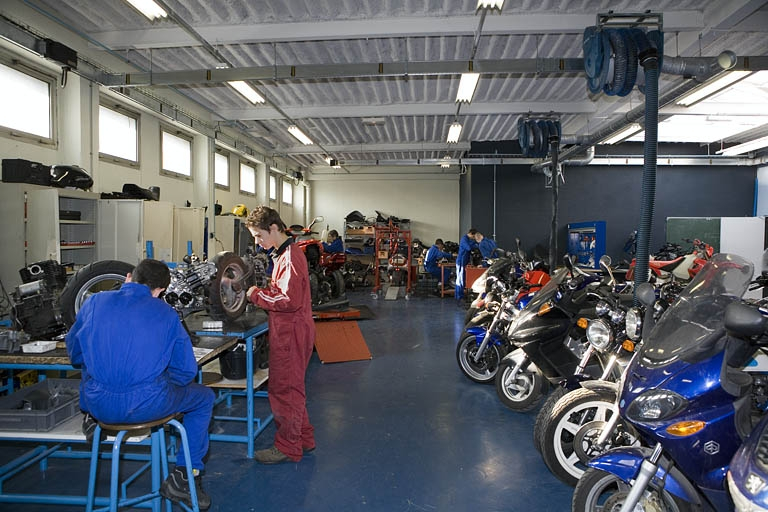 Bâtiment F. Atelier maintenance motocycles. © Yves Sancey / Région Bourgogne-Franche-Comté, Inventaire du patrimoine - 2007