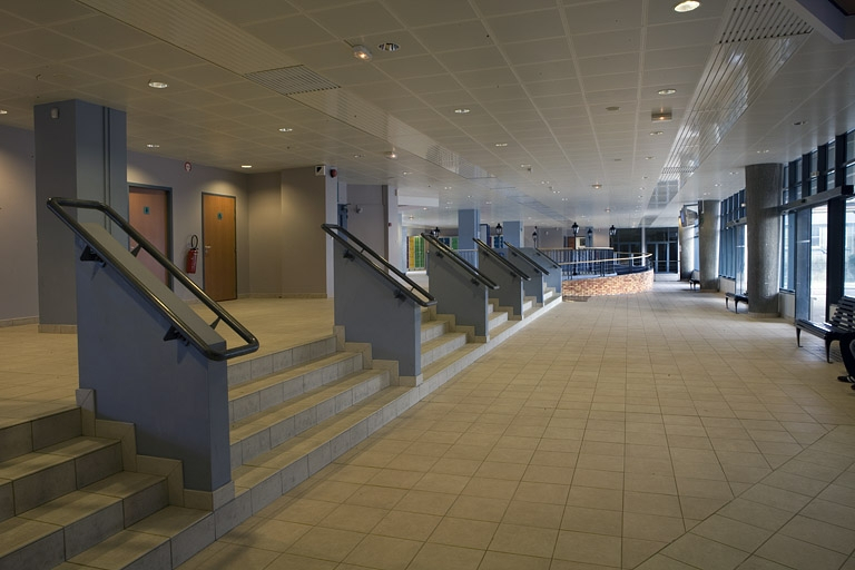 Bâtiment A. Vue du hall d'accueil. © Yves Sancey / Région Bourgogne-Franche-Comté, Inventaire du patrimoine - 2007