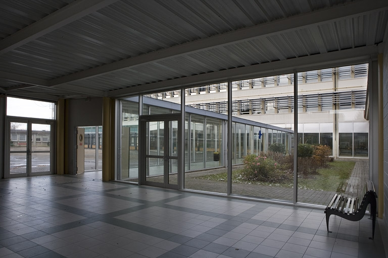 Couloir entre bâtiment A et B. © Yves Sancey / Région Bourgogne-Franche-Comté, Inventaire du patrimoine - 2007