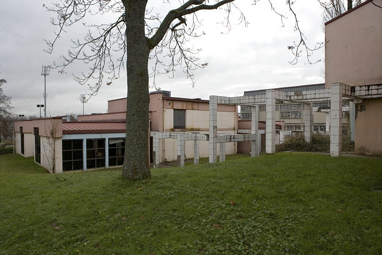 Vue de trois quarts gauche bâtiment J. © Yves Sancey / Région Bourgogne-Franche-Comté, Inventaire du patrimoine - 2007