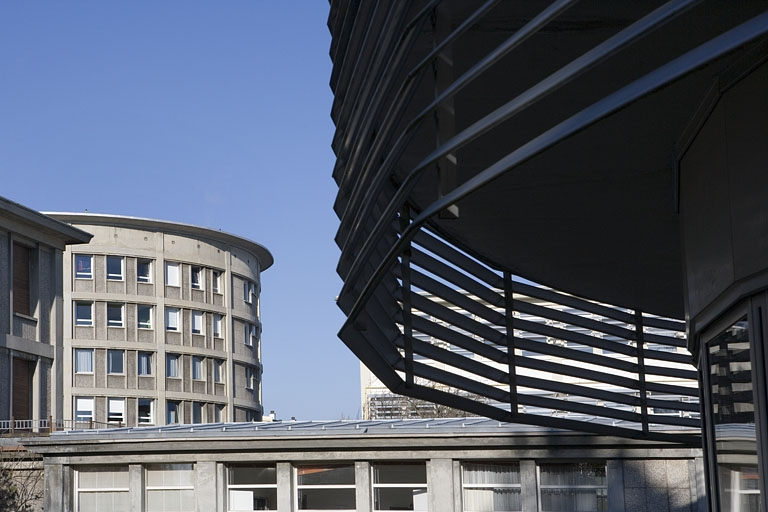 Détail architecture aile gauche bâtiment L. © Yves Sancey / Région Bourgogne-Franche-Comté, Inventaire du patrimoine - 2007