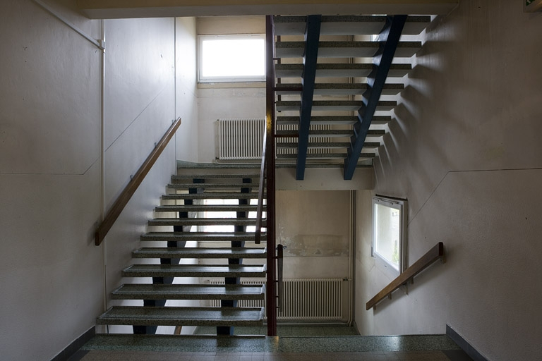 Bâtiment A. Intérieur: escalier. © Yves Sancey / Région Bourgogne-Franche-Comté, Inventaire du patrimoine - 2007