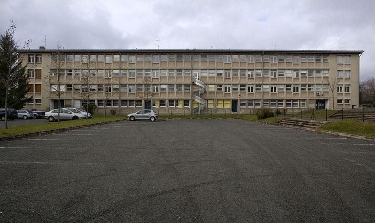 Bâtiment D. Façade antérieure. © Yves Sancey / Région Bourgogne-Franche-Comté, Inventaire du patrimoine - 2007