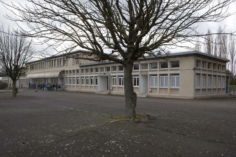 Vue de trois quarts gauche du bâtiment B. © Yves Sancey / Région Bourgogne-Franche-Comté, Inventaire du patrimoine - 2007
