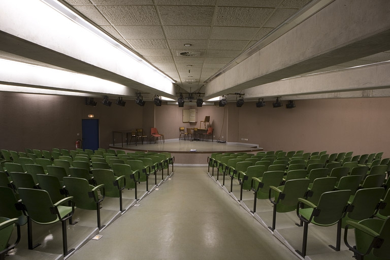 Bâtiment B. Vue de l'amphithéâtre. © Yves Sancey / Région Bourgogne-Franche-Comté, Inventaire du patrimoine - 2007