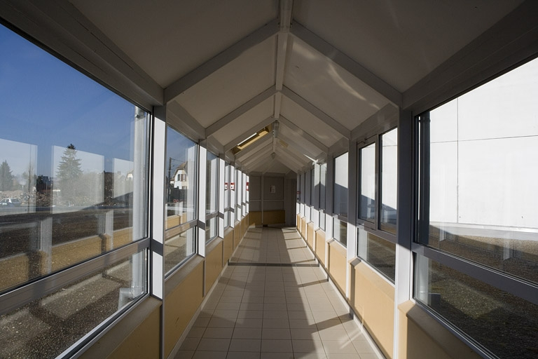 Vue de la passerelle entre les bâtiments A et D. © Yves Sancey / Région Bourgogne-Franche-Comté, Inventaire du patrimoine - 2007