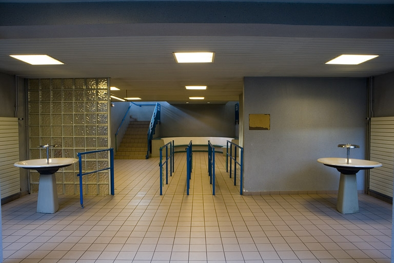 Bâtiment R. Vue de l'entrée à la salle de restauration. © Yves Sancey / Région Bourgogne-Franche-Comté, Inventaire du patrimoine - 2007