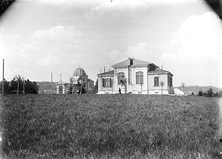 [Vue d'ensemble des pavillons de la méridienne et de l'équatorial coudé], 1er quart 20e siècle. © Jérôme Mongreville / Région Bourgogne-Franche-Comté, Inventaire du patrimoine - 2007