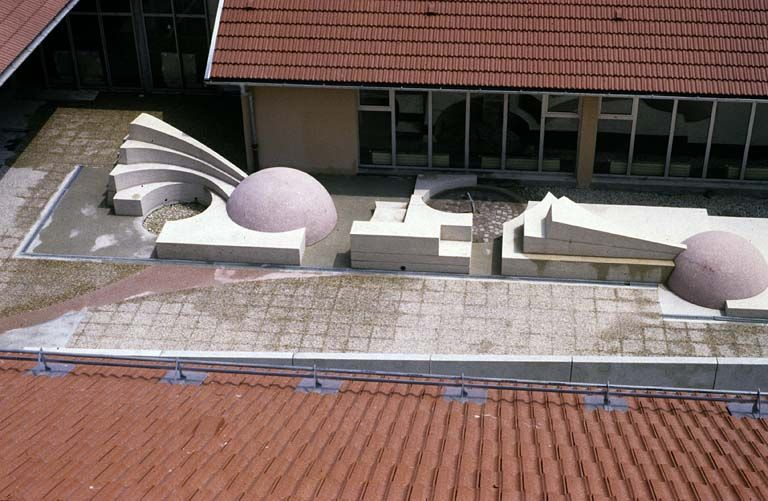 [Vue d'ensemble plongeante depuis le bâtiment à l'ouest], 1988. © Yves Sancey / Région Bourgogne-Franche-Comté, Inventaire du patrimoine - 2007