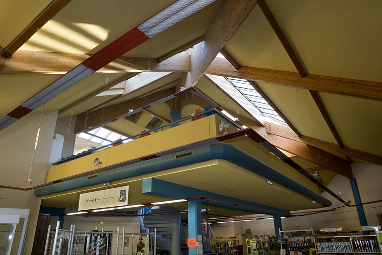 Site récent, centre de documentation (CDI) : tribune. © Yves Sancey / Région Bourgogne-Franche-Comté, Inventaire du patrimoine - 2007 Site récent, centre de documentation (CDI) : tribune. © Yves Sancey / Région Bourgogne-Franche-Comté, Inventaire du patrimoine - 2007