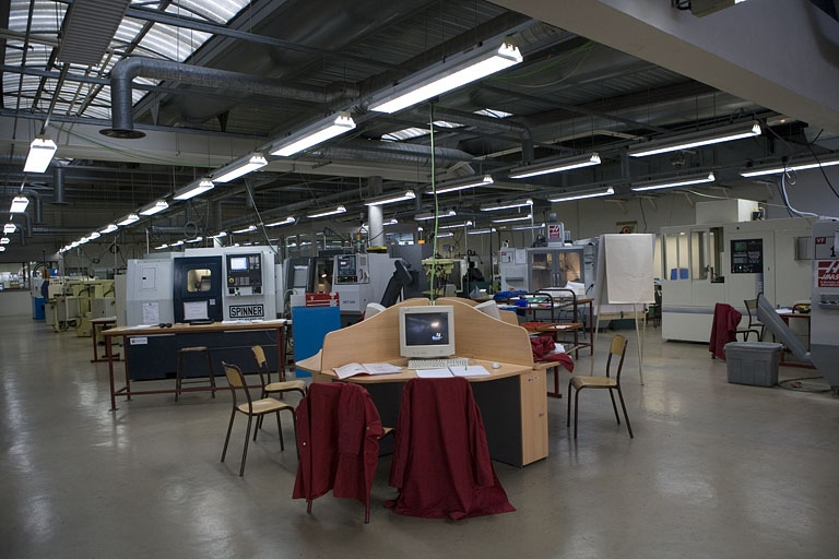 Site récent, atelier de microtechnique : intérieur. © Yves Sancey / Région Bourgogne-Franche-Comté, Inventaire du patrimoine - 2007 Site récent, atelier de microtechnique : intérieur. © Yves Sancey / Région Bourgogne-Franche-Comté, Inventaire du patrimoine - 2007