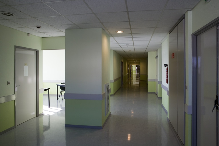 Site ancien, internat : couloir. © Yves Sancey / Région Bourgogne-Franche-Comté, Inventaire du patrimoine - 2007 Site ancien, internat : couloir. © Yves Sancey / Région Bourgogne-Franche-Comté, Inventaire du patrimoine - 2007