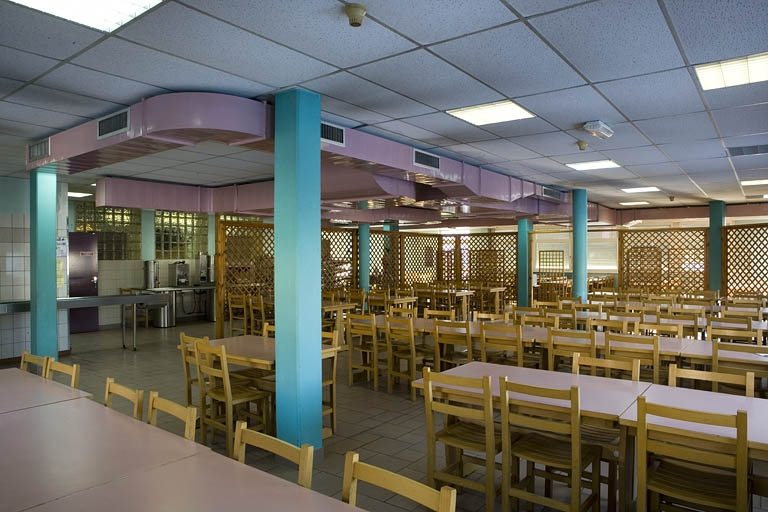 Site ancien, cantine : salle de restauration. © Yves Sancey / Région Bourgogne-Franche-Comté, Inventaire du patrimoine - 2007 Site ancien, cantine : salle de restauration. © Yves Sancey / Région Bourgogne-Franche-Comté, Inventaire du patrimoine - 2007