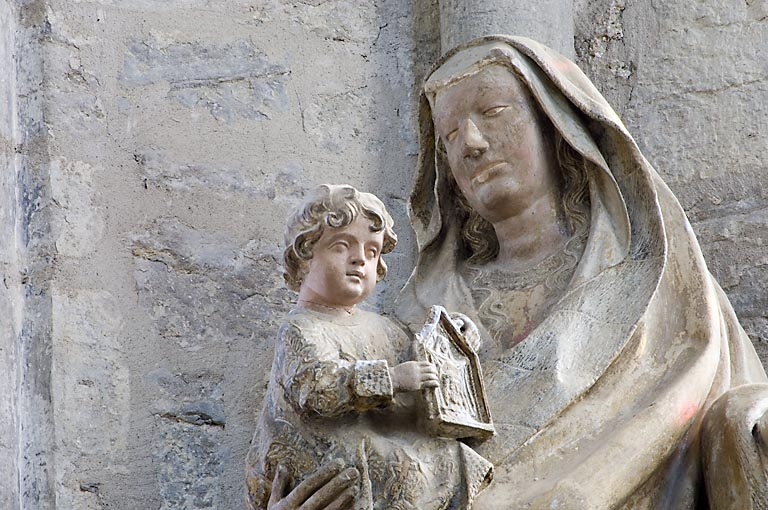 Détail : visages de la Vierge et de l'Enfant, vue de trois quarts droit. © Jérôme Mongreville / Région Bourgogne-Franche-Comté, Inventaire du patrimoine - 2007