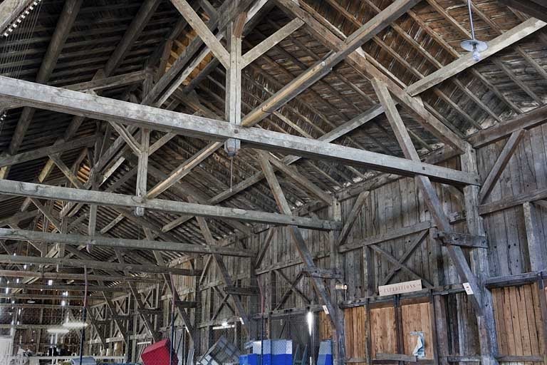 Entrepôt : mur sud et charpente. © Yves Sancey / Région Bourgogne-Franche-Comté, Inventaire du patrimoine - 2007