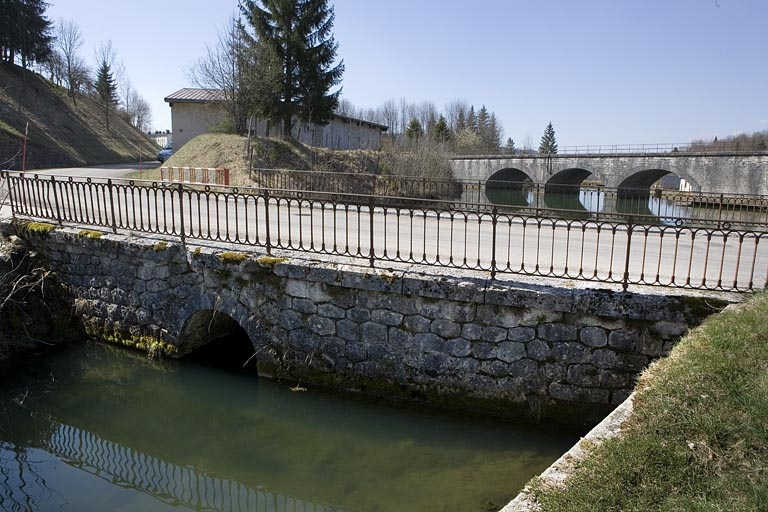 Pont sur le Pontet : vue d'ensemble, depuis le nord-est. © Yves Sancey / Région Bourgogne-Franche-Comté, Inventaire du patrimoine - 2007