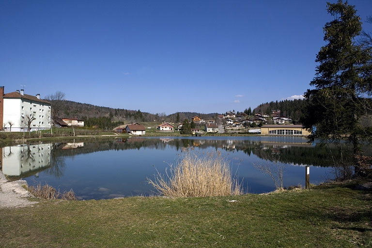 Réservoir : vue d'ensemble, depuis le sud. © Yves Sancey / Région Bourgogne-Franche-Comté, Inventaire du patrimoine - 2007