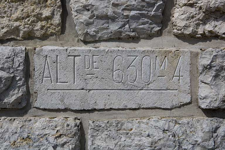 Bâtiment des voyageurs : inscription altimétrique. © Yves Sancey / Région Bourgogne-Franche-Comté, Inventaire du patrimoine - 2007