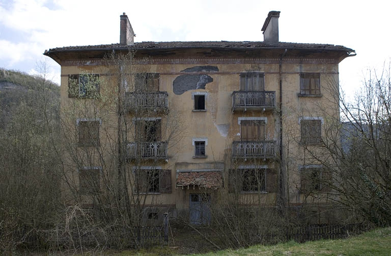 Immeuble (" cité PLM ") : façade antérieure. © Yves Sancey / Région Bourgogne-Franche-Comté, Inventaire du patrimoine - 2007