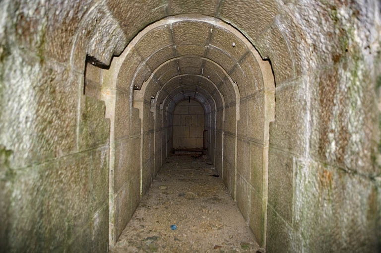 Chambres de mine sud-ouest : galerie, vue depuis l'entrée. © Yves Sancey / Région Bourgogne-Franche-Comté, Inventaire du patrimoine - 2007