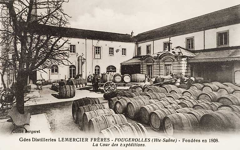 Grandes distilleries Lemercier Frères. Fougerolles [...] La cour des expéditions. © Jérôme  Mongreville (reproduction) / Région Bourgogne-Franche-Comté, Inventaire du patrimoine - 2007