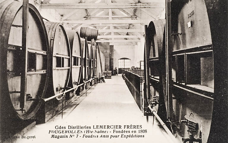 Grandes distilleries Lemercier Frères. Fougerolles [...] Magasin n° 7. Foudres anis pour expéditions. © Jérôme  Mongreville (reproduction) / Région Bourgogne-Franche-Comté, Inventaire du patrimoine - 2007