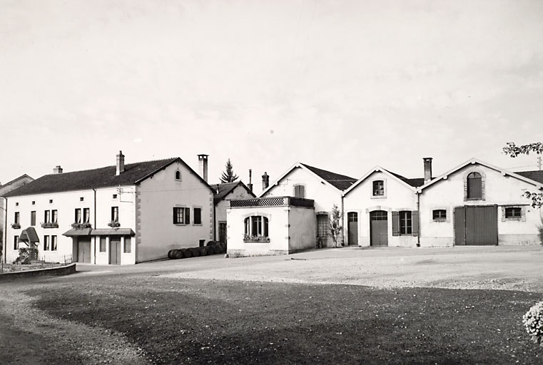 Vue d'ensemble depuis le sud-est. © Jérôme  Mongreville (reproduction) / Région Bourgogne-Franche-Comté, Inventaire du patrimoine - 2007