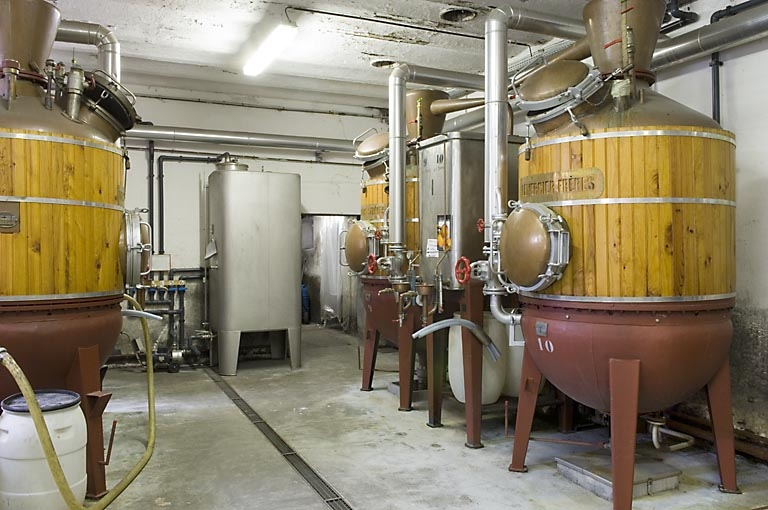 Atelier de distillation. Alambics Tournaire. © Jérôme Mongreville / Région Bourgogne-Franche-Comté, Inventaire du patrimoine - 2007