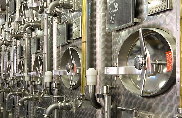 Chai. Détail des cuves. © Jérôme Mongreville / Région Bourgogne-Franche-Comté, Inventaire du patrimoine - 2007