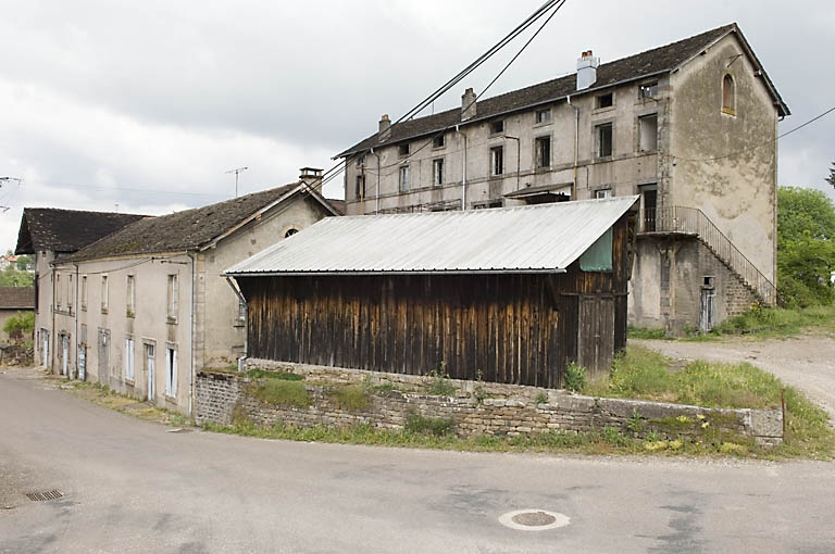 Vinaigrerie, menuiserie et logement ouvrier vus de trois quarts. © Jérôme Mongreville / Région Bourgogne-Franche-Comté, Inventaire du patrimoine - 2007