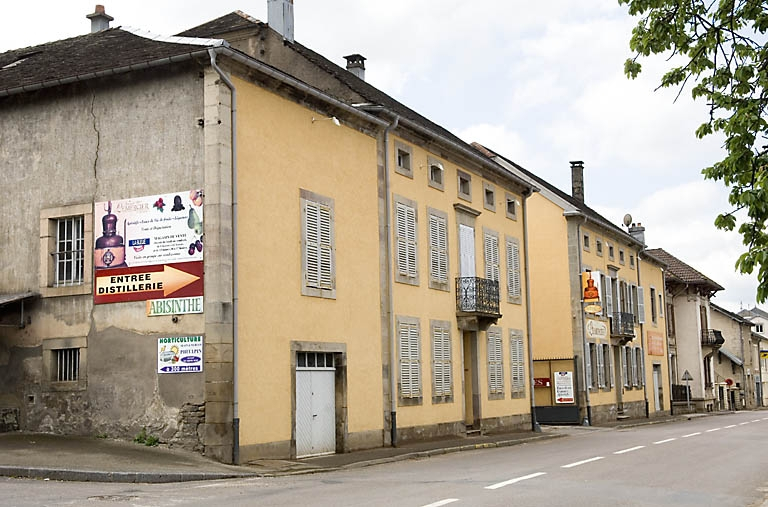 Bâtiments sur la rue de la Gare. © Jérôme Mongreville / Région Bourgogne-Franche-Comté, Inventaire du patrimoine - 2007