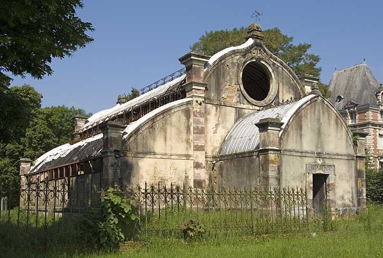 Serre. Vue depuis le sud-est. © Jérôme Mongreville / Région Bourgogne-Franche-Comté, Inventaire du patrimoine - 2007