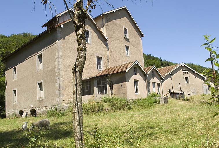 Vue de trois quarts arrière. © Jérôme Mongreville / Région Bourgogne-Franche-Comté, Inventaire du patrimoine - 2007