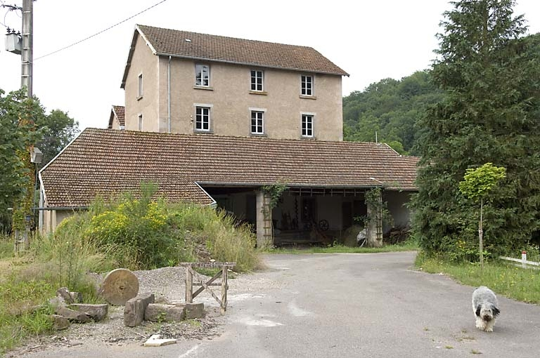 Vue depuis l'est. © Jérôme Mongreville / Région Bourgogne-Franche-Comté, Inventaire du patrimoine - 2007