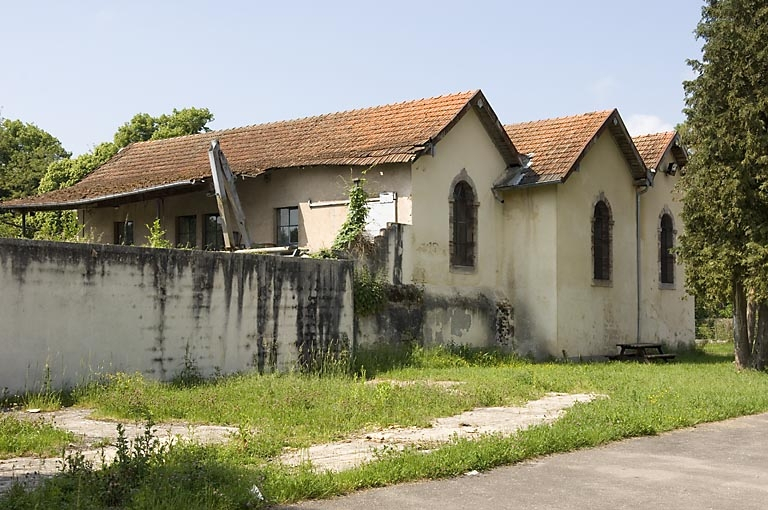 Centrale hydroélectrique. Vue de trois quarts arrière. © Jérôme Mongreville / Région Bourgogne-Franche-Comté, Inventaire du patrimoine - 2007